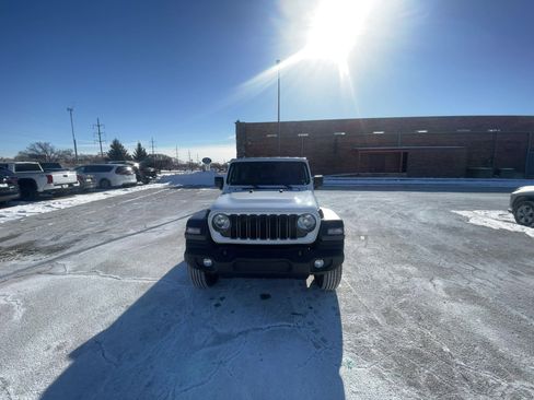 Used 2025 Jeep Wrangler Sport S image 9