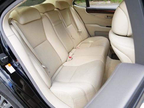 Used 2016 Lexus LS 460 w/ Comfort Package RWD image 39