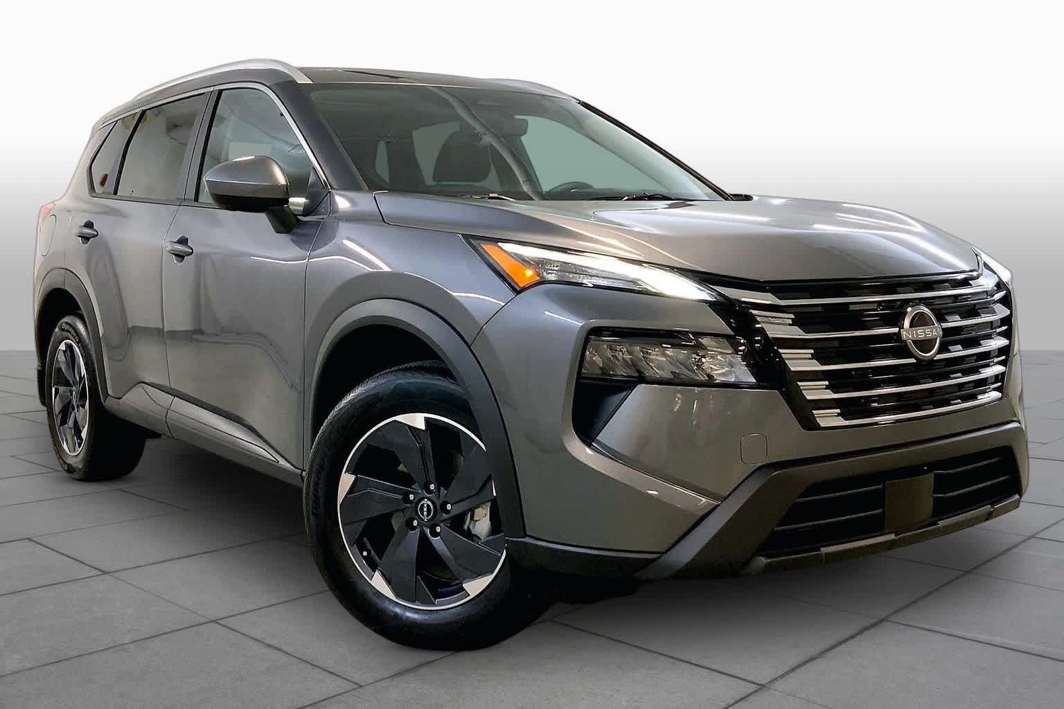 Used 2026 Nissan Rogue SV w/ SV Premium Package AWD/4WD image 2