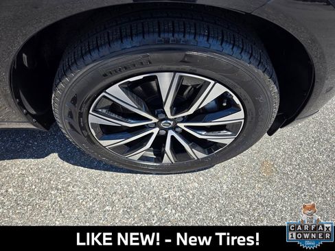 Used 2024 Volvo XC60 B5 Plus AWD/4WD image 11