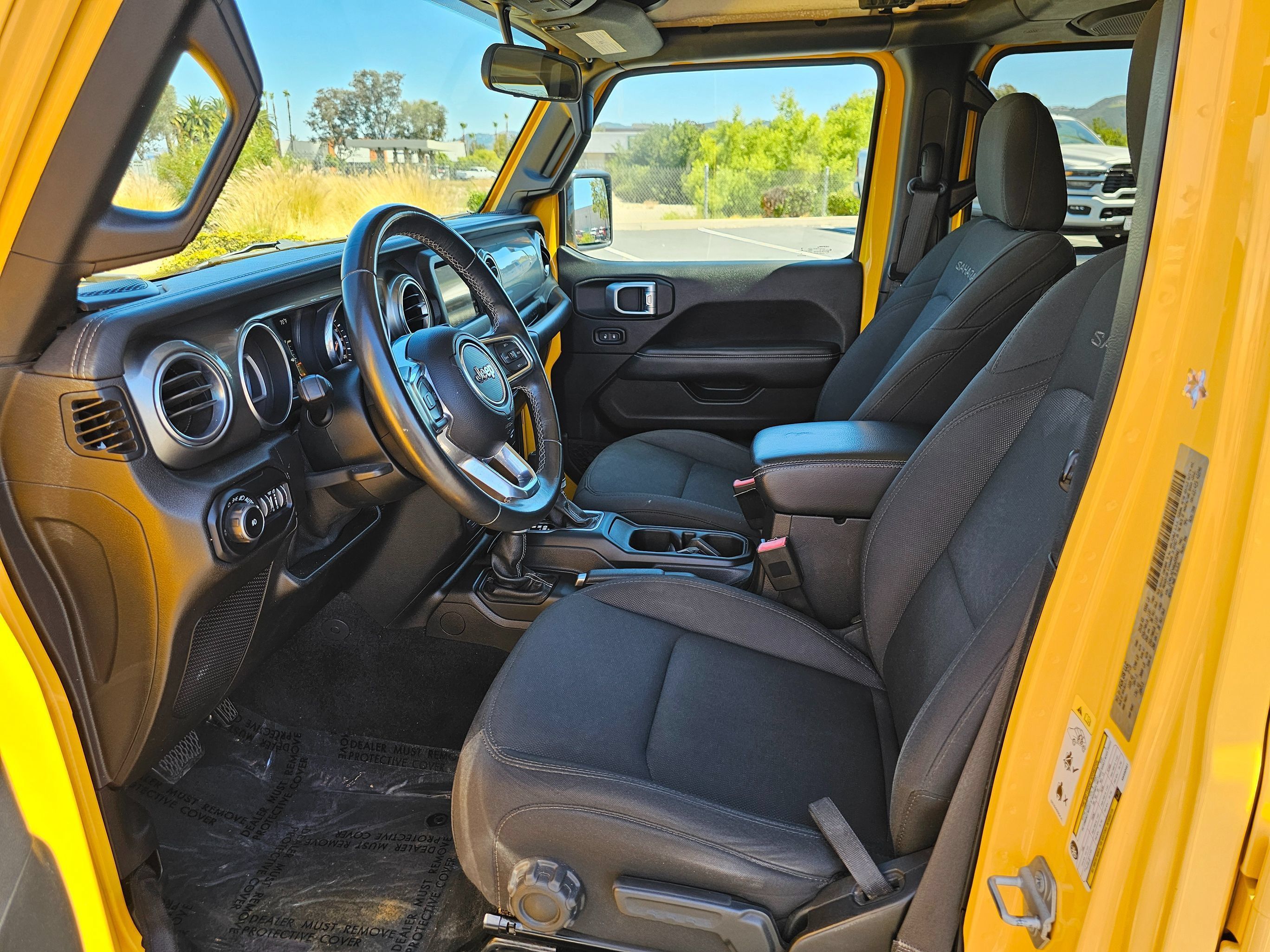 Used 2019 Jeep Wrangler Unlimited Sahara AWD/4WD image 15