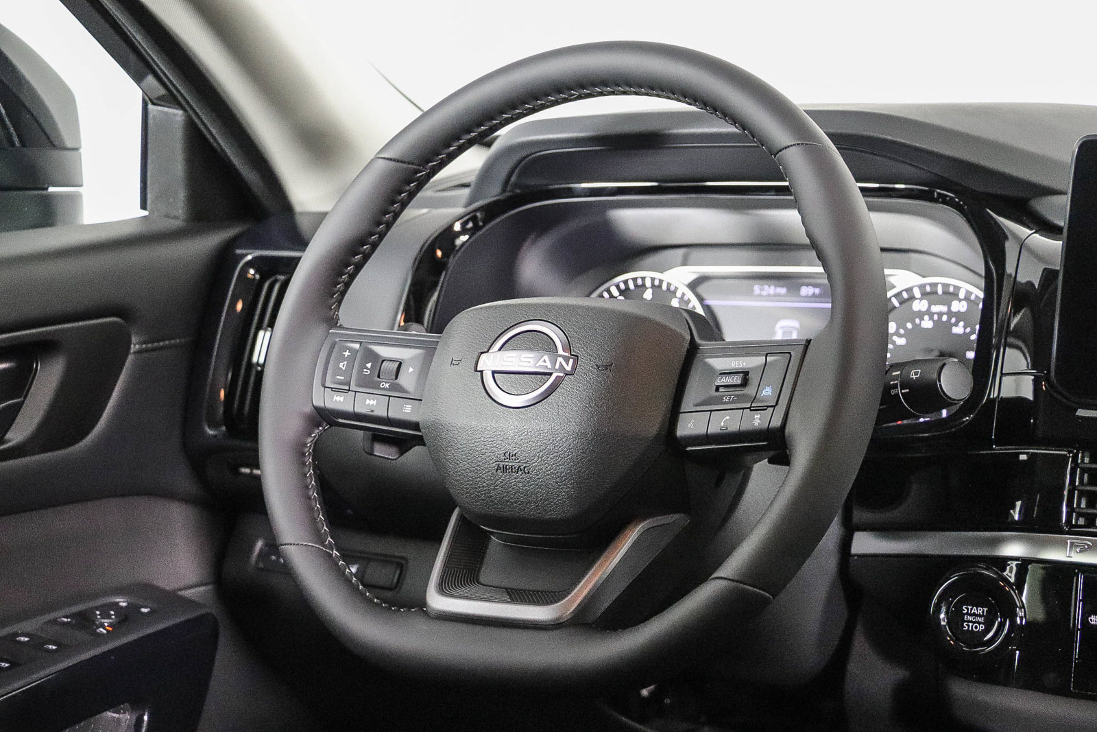 Used 2025 Nissan Pathfinder Platinum w/ Cargo Package FWD image 16