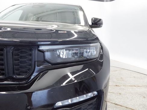 Used 2023 Jeep Grand Cherokee Limited w/ Luxury Tech Group II AWD/4WD image 14