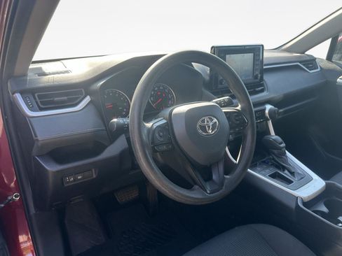 Used 2019 Toyota RAV4 LE FWD image 11