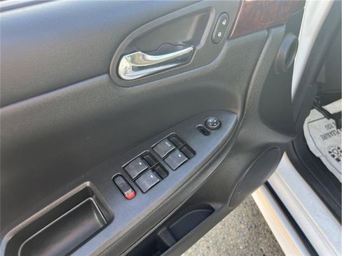 Used 2010 Chevrolet Impala LS image 16
