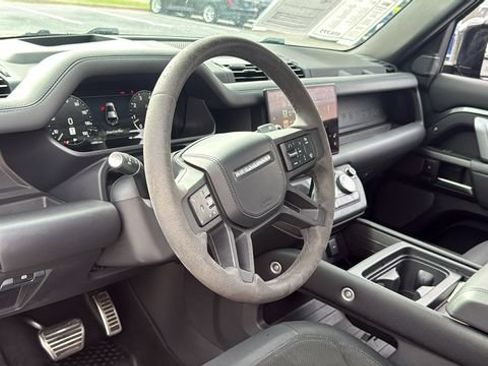 Used 2023 Land Rover Defender 110 V8 AWD/4WD image 27