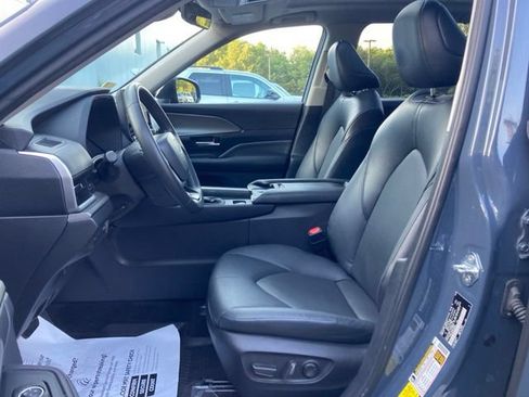 Certified 2024 Toyota Grand Highlander AWD image 16