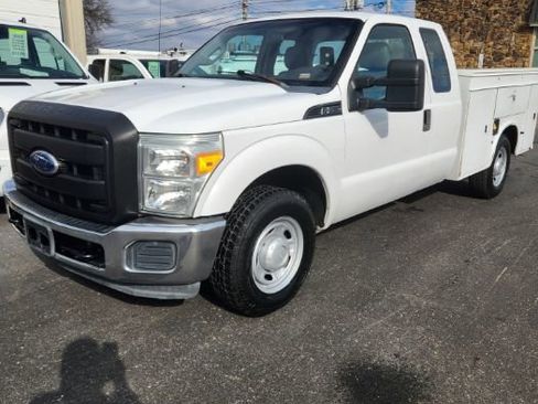 Used 2011 Ford F250 XL w/ XL Value Pkg image 2