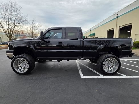 Used 2004 Chevrolet Silverado 2500 LT w/ Heavy-Duty Power Package image 3