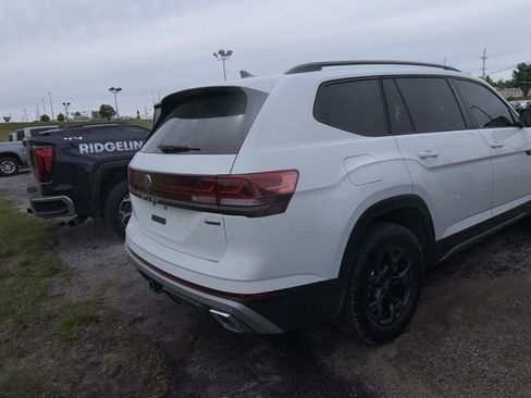 Used 2025 Volkswagen Atlas Peak Edition SE AWD/4WD image 10