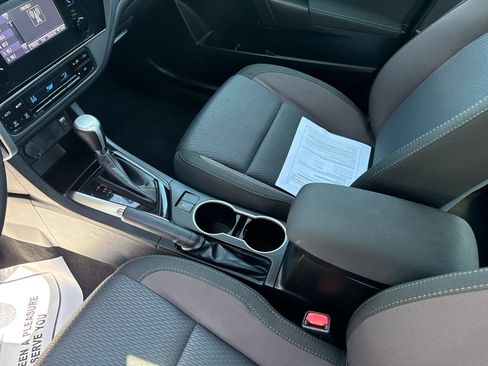 Used 2017 Toyota Corolla LE image 21