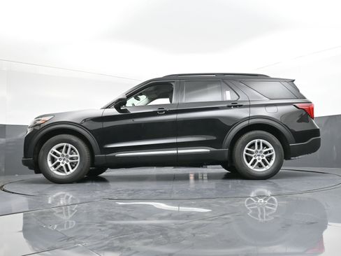New 2025 Ford Explorer Active w/ Active Comfort Package image 13