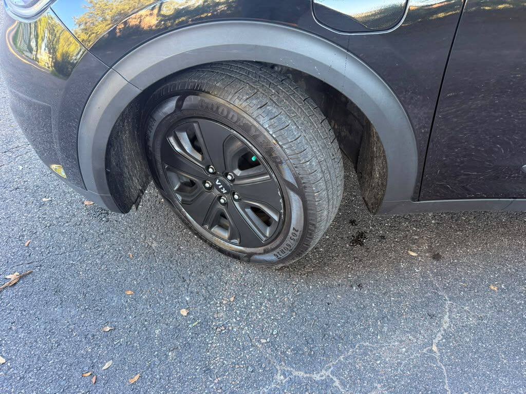 Used 2018 Kia Niro EX FWD image 10