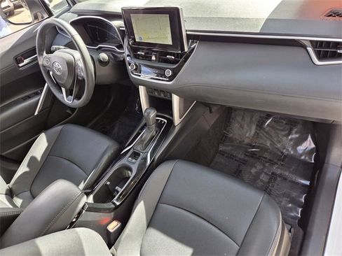 Used 2023 Toyota Corolla Cross XLE w/ Convenience Package image 16
