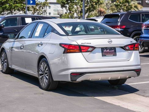 Used 2024 Nissan Altima 2.5 SV FWD image 8