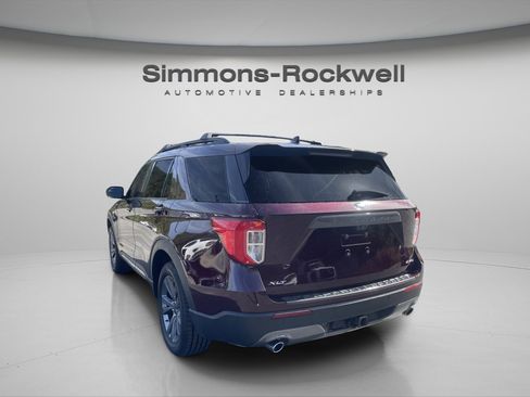 Used 2022 Ford Explorer XLT image 7