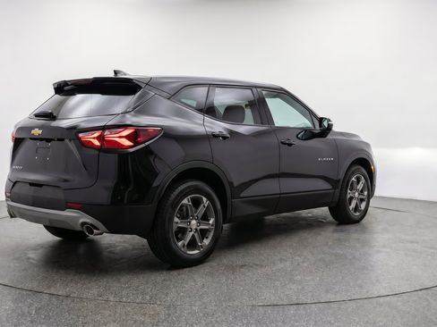 Used 2025 Chevrolet Blazer LT FWD image 9