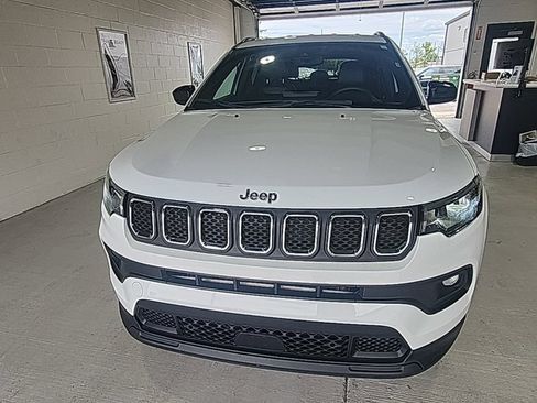 Used 2024 Jeep Compass Latitude AWD/4WD image 17