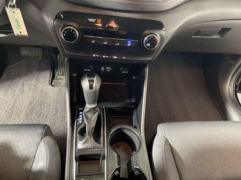 Used 2018 Hyundai Tucson SE image 17