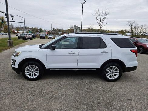 Used 2017 Ford Explorer XLT image 5