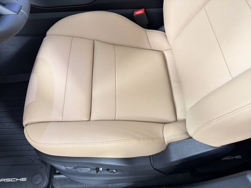 Used 2026 Porsche Cayenne AWD/4WD image 15