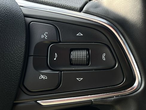 Used 2025 Buick Envista Sport Touring image 13