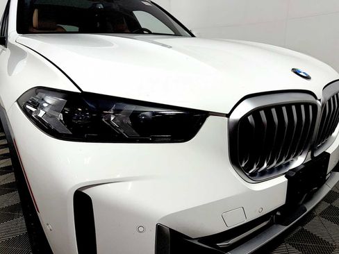 Used 2024 BMW X5 xDrive40i w/ Parking Assistance Package AWD/4WD image 25
