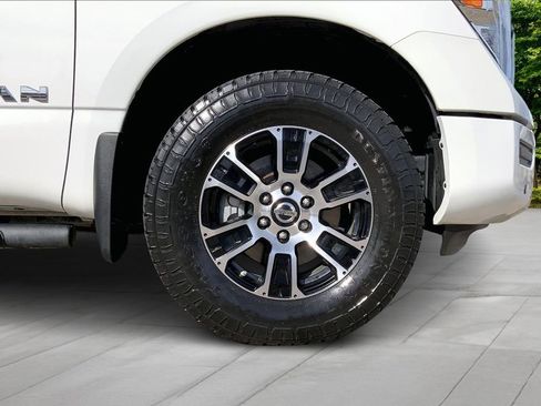 Used 2021 Nissan Titan SV w/ SV Convenience Package image 34
