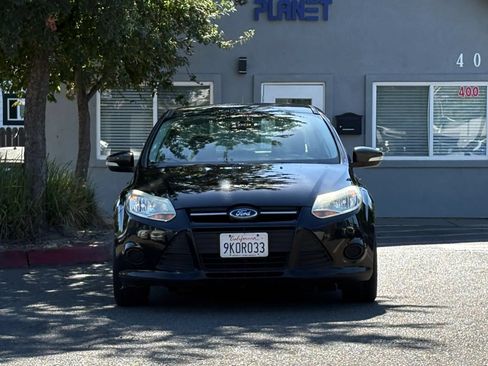 Used 2014 Ford Focus SE FWD image 2