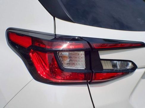 Used 2025 Subaru Crosstrek 2.0i Premium AWD/4WD image 10
