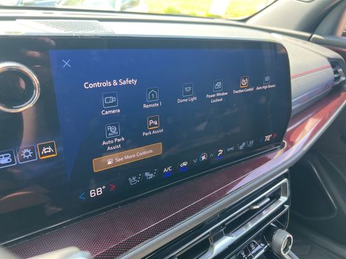 Used 2024 Chevrolet Traverse RS AWD/4WD image 18