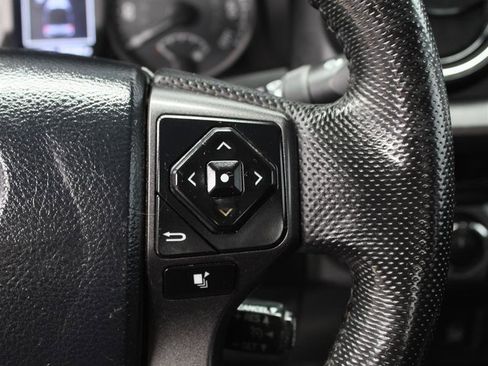 Used 2016 Toyota Tacoma TRD Sport image 13