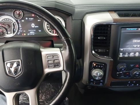 Used 2017 RAM 1500 Laramie image 18