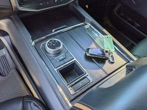 Used 2024 Ford Expedition Platinum image 30