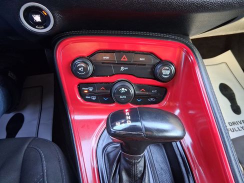 Used 2016 Dodge Challenger SXT image 17