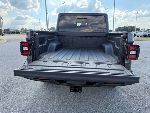 New 2025 Jeep Gladiator Rubicon image 23