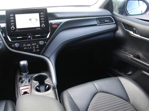 Used 2022 Toyota Camry SE FWD image 10