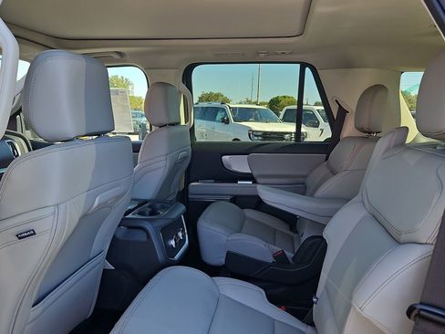 New 2025 Ford Expedition Active image 19