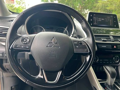 Used 2020 Mitsubishi Eclipse Cross SE image 11