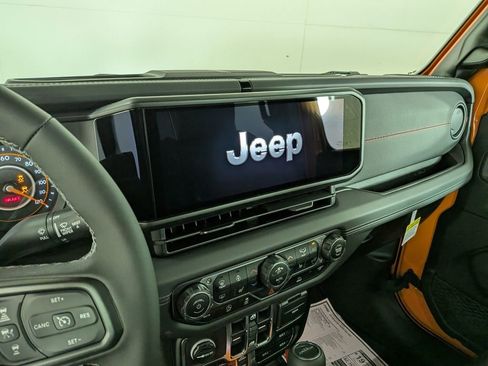 New 2025 Jeep Gladiator Rubicon w/ Convenience Group image 22