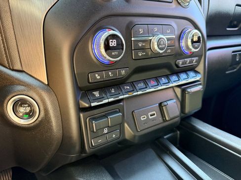 Used 2021 GMC Sierra 2500 Denali w/ Denali Ultimate Package AWD/4WD image 31