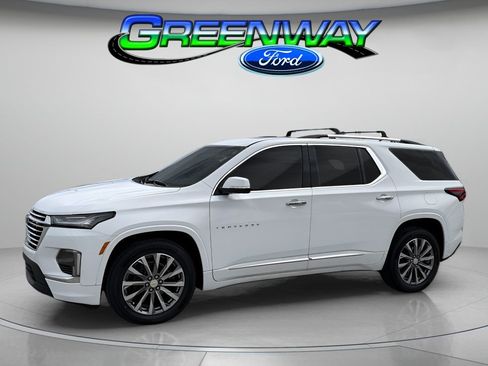 Used 2023 Chevrolet Traverse Premier FWD image 1