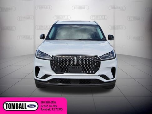 Used 2025 Lincoln Aviator 2WD image 2