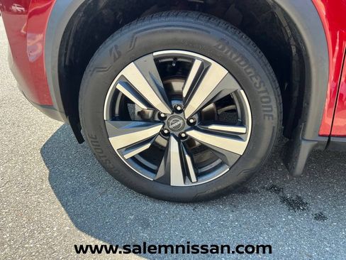 Used 2023 Nissan Rogue SL AWD/4WD image 32