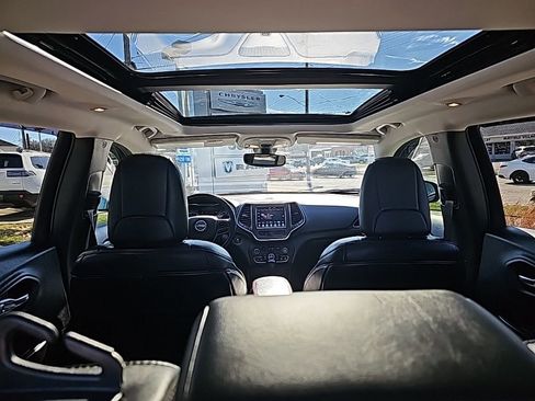 Used 2019 Jeep Cherokee Trailhawk w/ Comfort/Convenience Group image 22