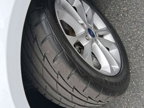Used 2019 Ford Fusion SE FWD image 15