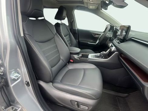 Used 2025 Toyota RAV4 Limited image 32