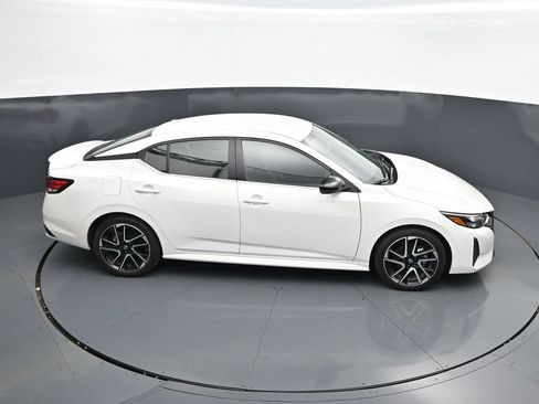Used 2025 Nissan Sentra SR FWD image 18