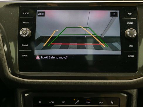 Certified 2022 Volkswagen Tiguan SE w/ Panoramic Sunroof Package image 34