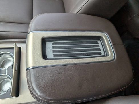 Used 2014 Cadillac Escalade Platinum image 29